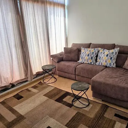 Apartmán 3-br Penthouse Near Amenities