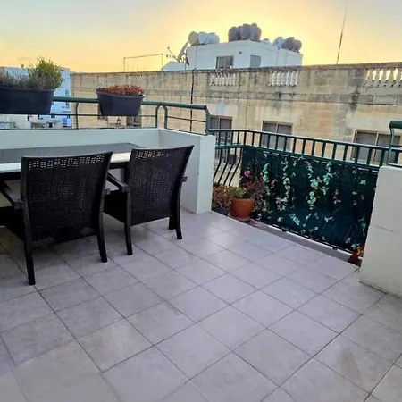 3-br Penthouse Near Amenities *